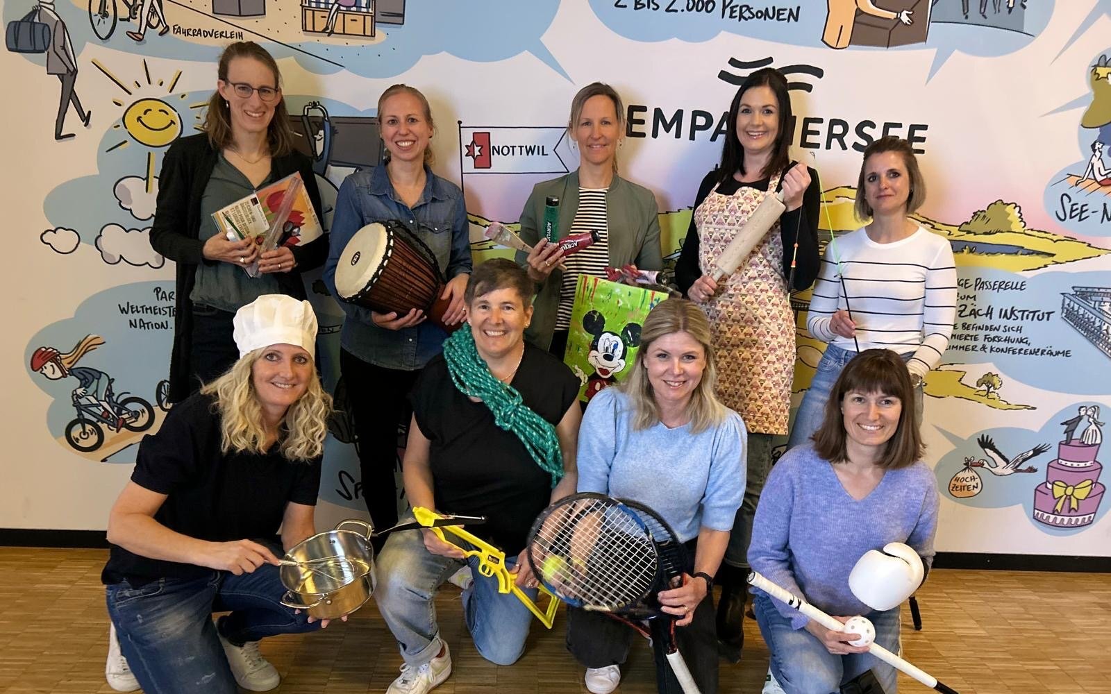 hinten: Eva Bächli, Petra Röösli, Sandra Jeker, Fabienne Zenhäusern, Sabrina Lussi, vorne: Fränzi Weber, Monia Schaller, Nicole Brunner, Nicole Frank